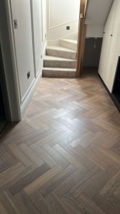 NATURE HERRINGBONE 18/4 X 90 x 400MM  SMOKED WHITE OAK LACQUERED